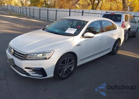 2017 Volkswagen Passat 1.8T R-Line z USA, uszkodzony, nr VIN 1VWDT7A34HC086303